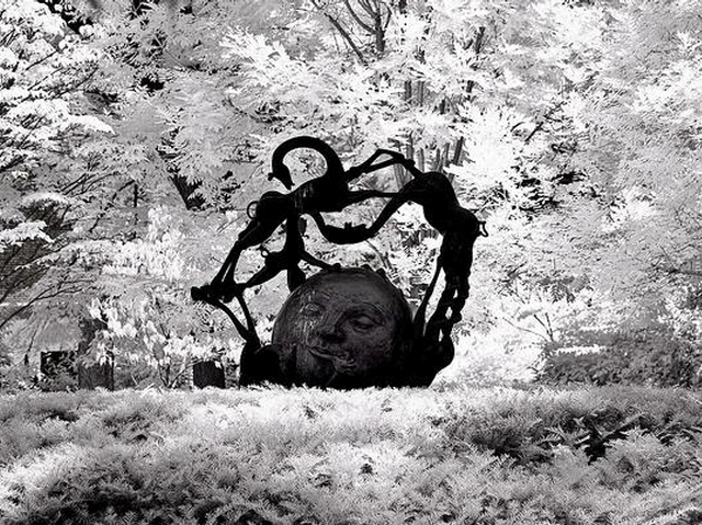 An image of Greg Wyatt's Fantasy Fountain in Gramercy Park.