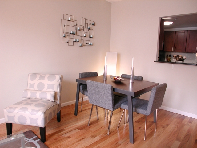 The dining area at Hudson 192, which features wide-plank red oak floors.