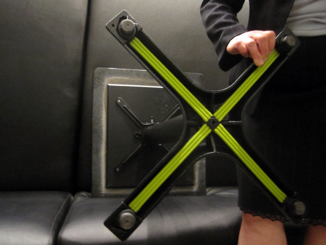 The tables have a bungee system that prevents them from wobbling.