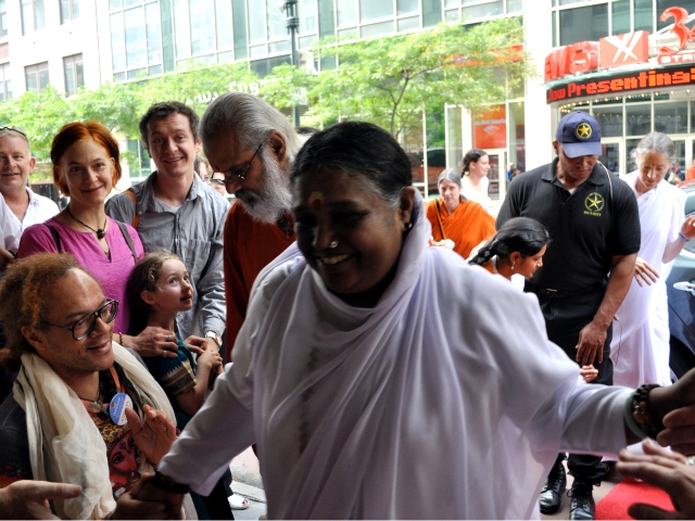 Amma came to Manhattan Plaza July 4 for her third and final day gracing crowds with hugs and prayer.