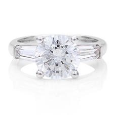 We shoot jewellery, see www.iancarlsonphotography.com.au