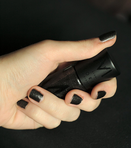 raven1 by Idhren one glitter nail photo