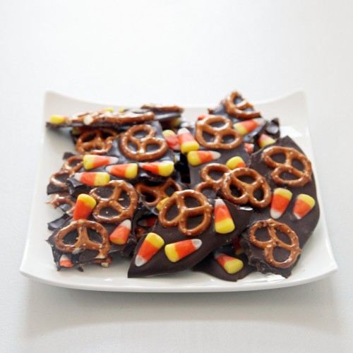 5a3b96bc4bb50d70_9d058d833f84733d_Candy-Corn-Chocolate-Bark.xxxlarge_2x