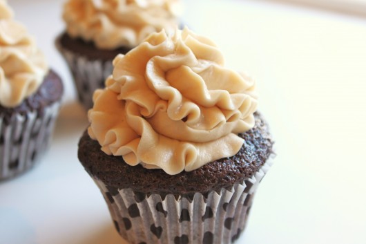 Coffee-Frosting-How-to-frost-cupcakes-video-530x353