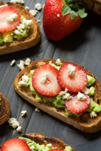 Blue-Cheese-Strawberry-Avocado-Toast_-5