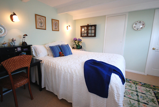 Paradise Cottage Master Bedroom