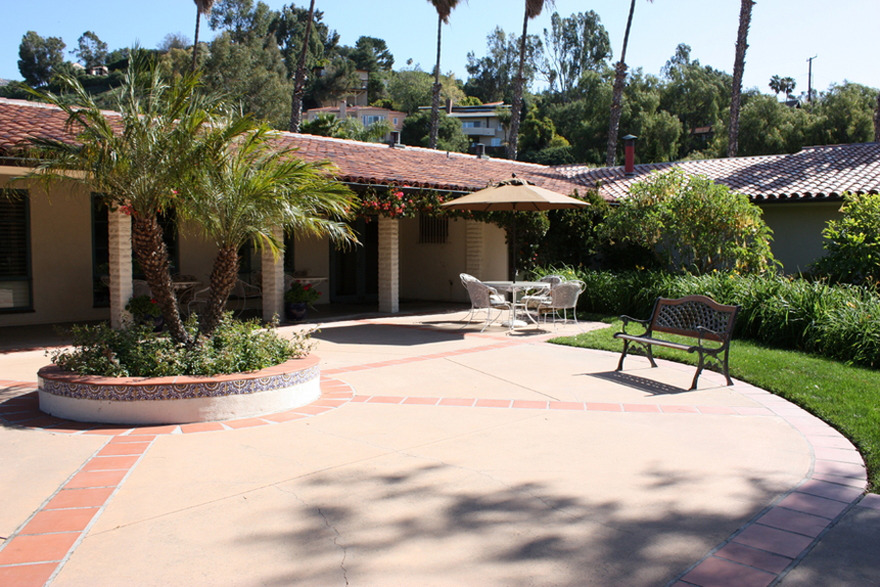 Courtyard Garden Lounge