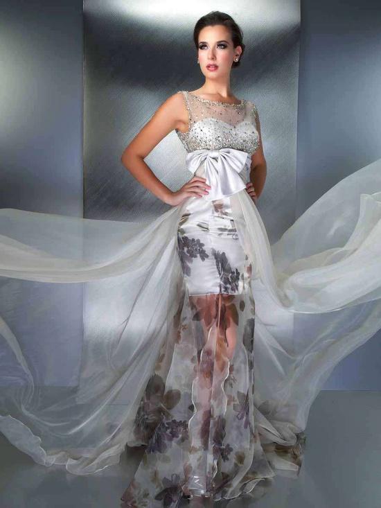 Final Embelishments: Fabulous Flowing Fashions - image 30 - student project