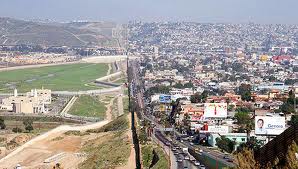 Encounter: Daily Ebb and Flow Across the San Diego - Tijuana Border - image 1 - student project