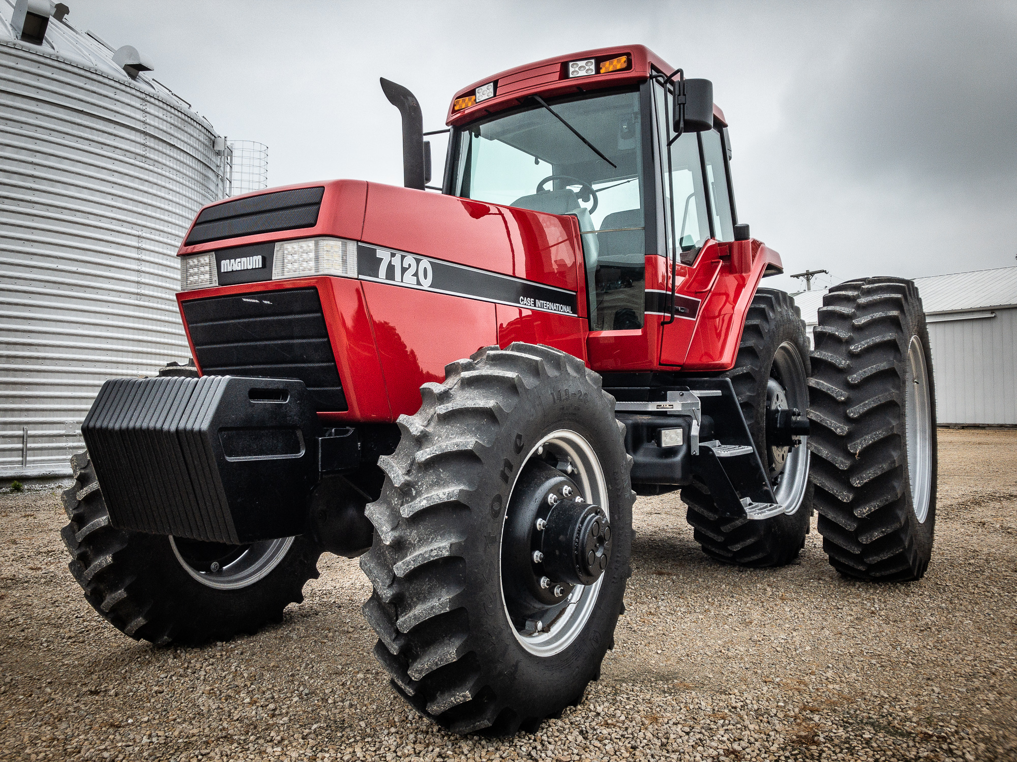 Happy Magnum Monday! Here's a shiny Case IH Magnum 7120 we found during