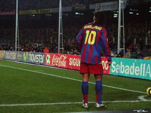 800px-ronaldinhotaking_a_set_piece54