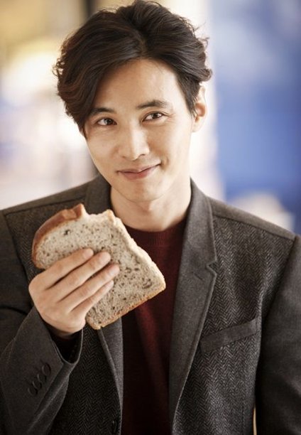 Won Bin face smaller than bread