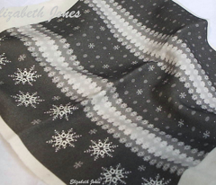 snowflakes_on_grey5