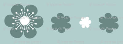 Simple Flower Trim in Blue