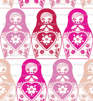 poupée_russe_monochome_rose_S