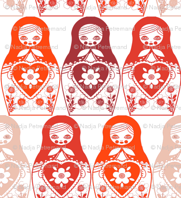poupée_russe_monochome_rouge_M