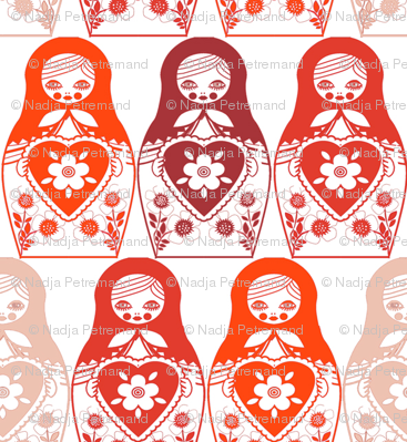poupée_russe_monochome_rouge_S