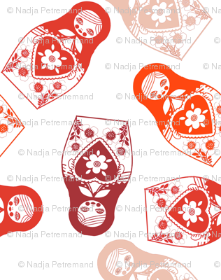 poupée_russe_twist_rouge_fond_blanc_M