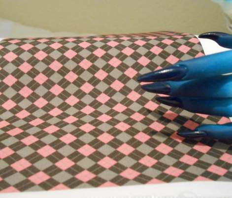 Small Scale Pink Argyle