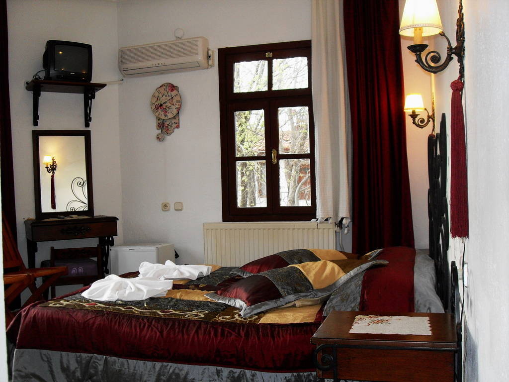 Single, Double, Garden view, Mountain view, Balcony, Wireless internet, Satellite TV, Minibar, Individually controlled air conditioning, Openable windows, Hairdryer, Vanity mirror, ve Mosquito net
