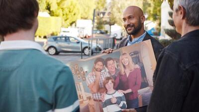 Hulu's Reboot is a Smart and Savvy Take on the Sitcom | TV/Streaming - celebrity news Hulu's Reboot is a Smart and Savvy Take on the Sitcom | TV/Streaming