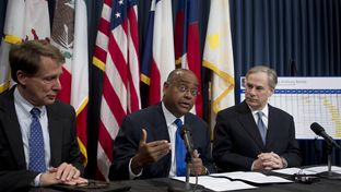 Sen. Rodney Ellis, D-Houston, c, discusses SB 1292 on pre-trial DNA testing March 19, 2013 with Sen. Robert Duncan, l, and Attorney Gen. Greg Abbott.