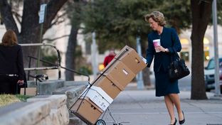 Prosecutor Lisa Tanner enters Tom Green County Courthouse on the first day of Mark Norwood's trial, Mar 19, 2013.