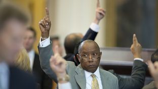 State Rep. Sylvester Turner, D-Houston, votes to table an amendment on SB 1 state budget bill on April 4, 2013.