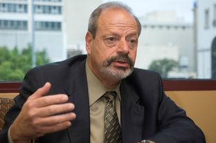 Newly elected El Paso Mayor Oscar Leeser in the El Paso City Hall, Jul. 16, 2013.