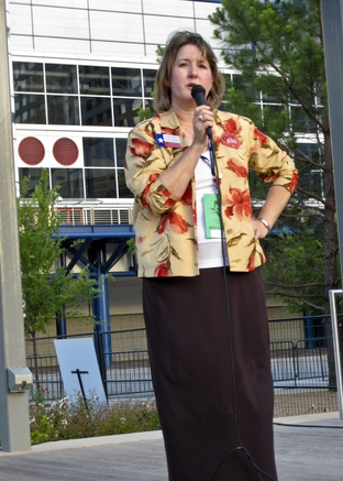 Debra Medina addressing Ron Paul supporters