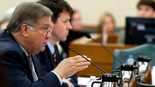 HHSC Commissioner Tom Suehs testifies before lawmakers.