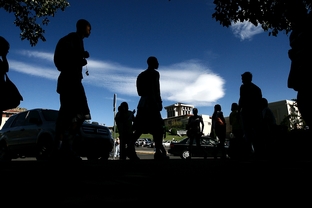 UTEP students make their way through campus.