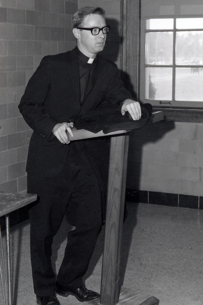 Remembering Rev. Robert J. Kruse, C.S.C. '55 · News