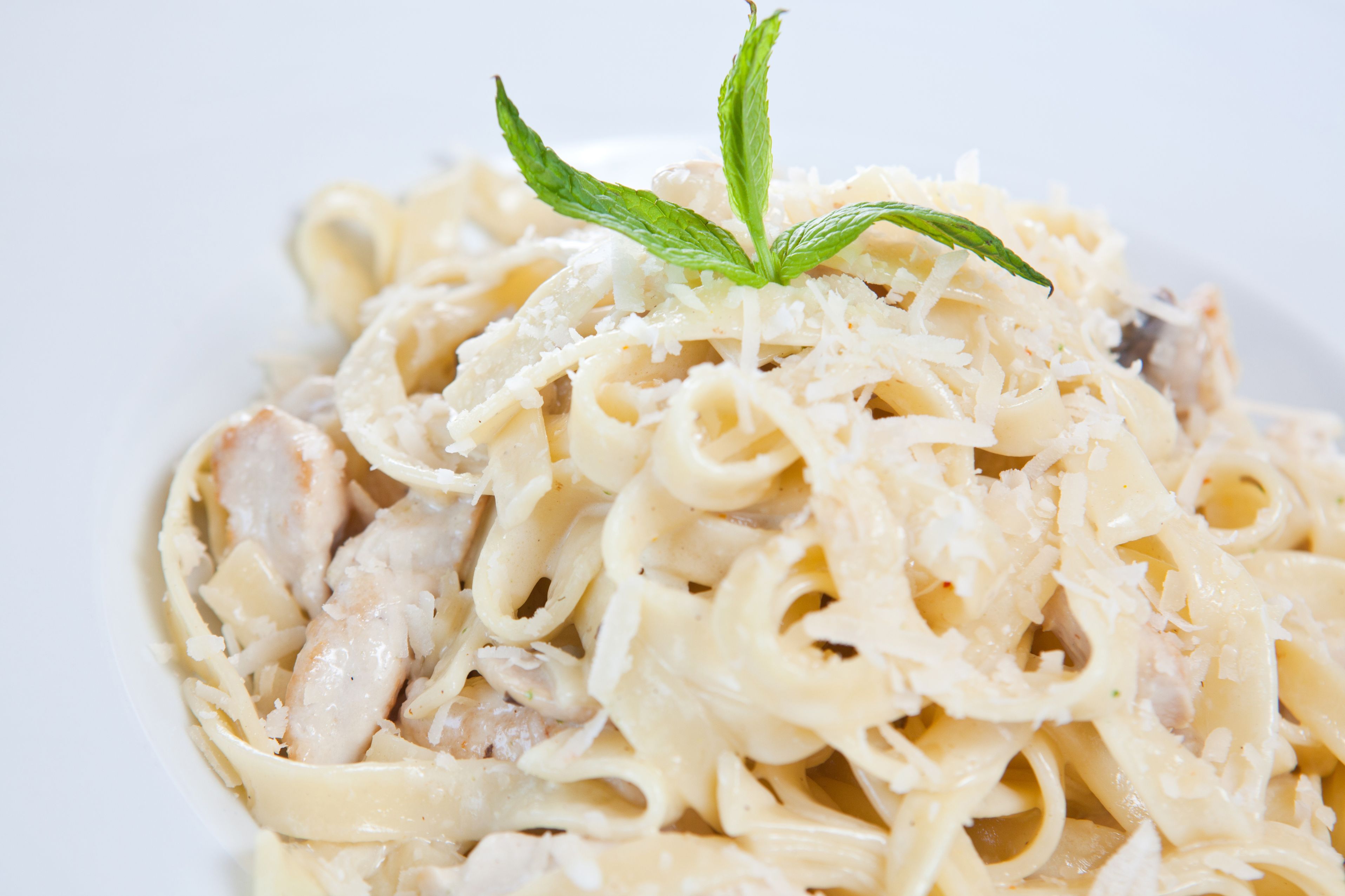 Classic Pasta Recipe Chicken Fettuccine Alfredo 12 Tomatoes