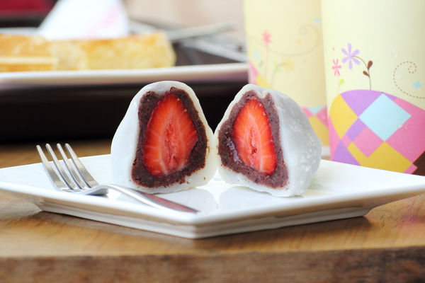 Japanese Dessert Recipe Strawberry Rice Cake (Ichigo