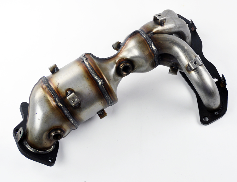 Exhaust Manifold w/ Catalytic Converter for Nissan Altima 20072012 2