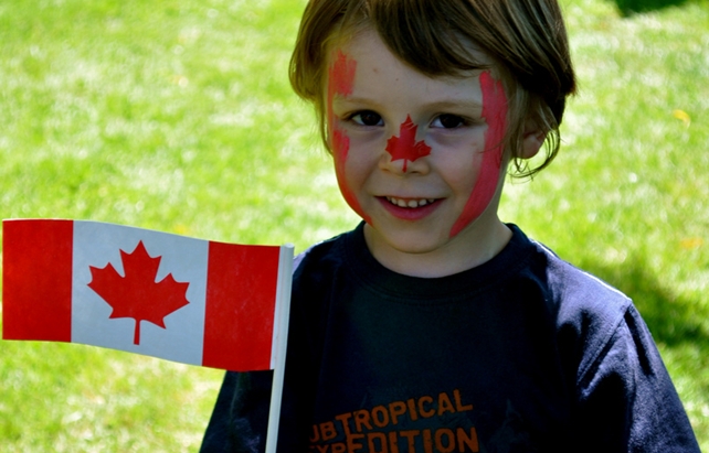 Canada flag face paint kid