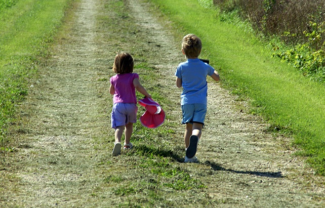 kids running