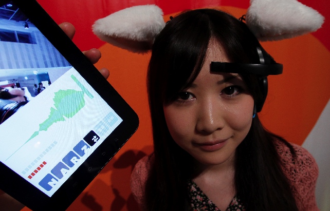 The strap-on cat ears have abilities to wiggle, twitch, perk up or flop down by responding to user's brainwaves. 