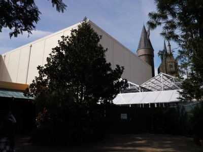 Normal_fans_harrypotterthemepark_construction_674
