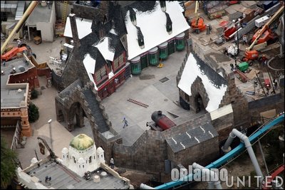 Normal_fans_harrypotterthemepark_construction_688