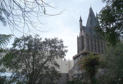 Normal_fans_harrypotterthemepark_construction_741