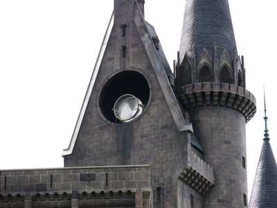 Normal_fans_harrypotterthemepark_construction_800