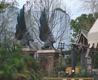 Normal_fans_harrypotterthemepark_construction_831