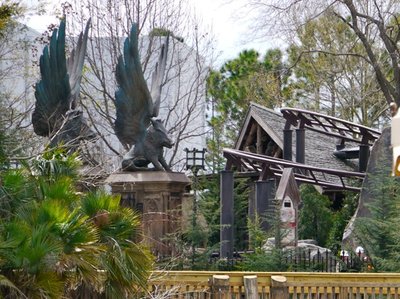 Normal_fans_harrypotterthemepark_construction_849