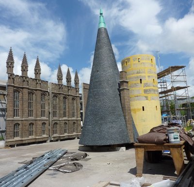 Normal_fans_harrypotterthemepark_construction_012