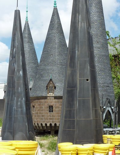 Normal_fans_harrypotterthemepark_construction_033