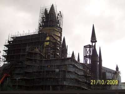 Normal_fans_harrypotterthemepark_construction_117