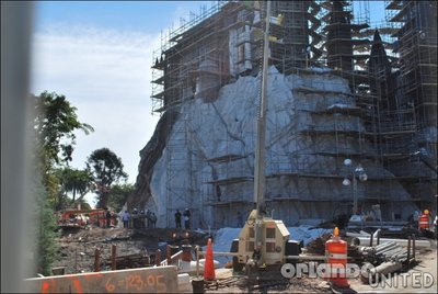 Normal_fans_harrypotterthemepark_construction_168