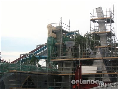 Normal_fans_harrypotterthemepark_construction_235